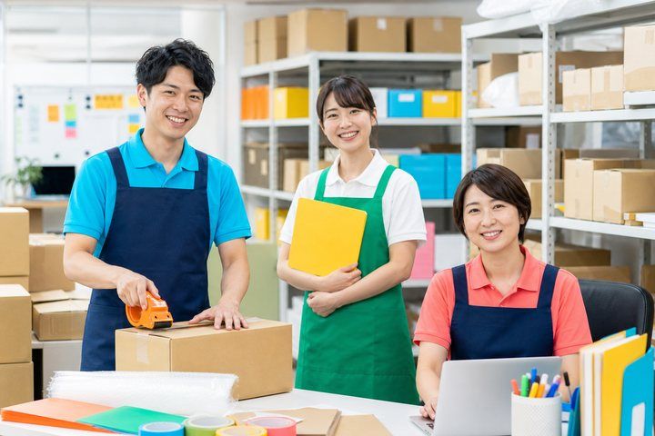 物流・倉庫スタッフ採用動画のイメージ。倉庫内で働くスタッフとチームワーク